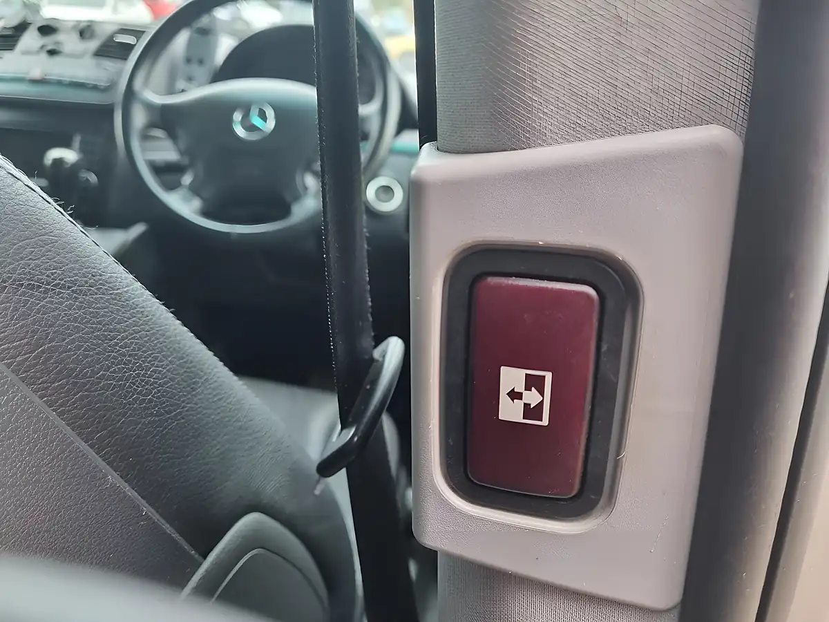 Used 2010 Mercedes Viano Ambiente Silver - Interior and Exterior details 9