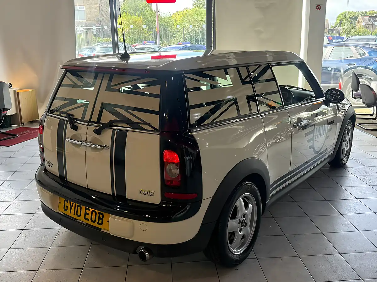 Used 2010 MINI Clubman One White - Interior and Exterior details 11