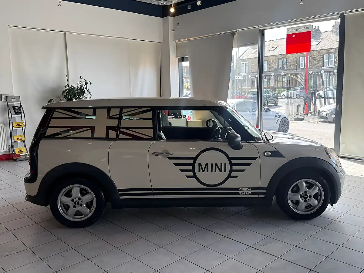 Used 2010 MINI Clubman One White - Interior and Exterior details 12