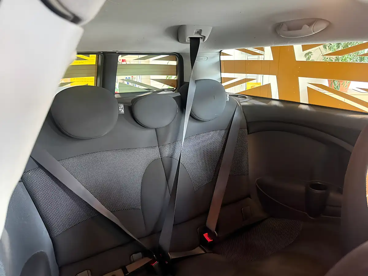 Used 2010 MINI Clubman One White - Interior and Exterior details 13
