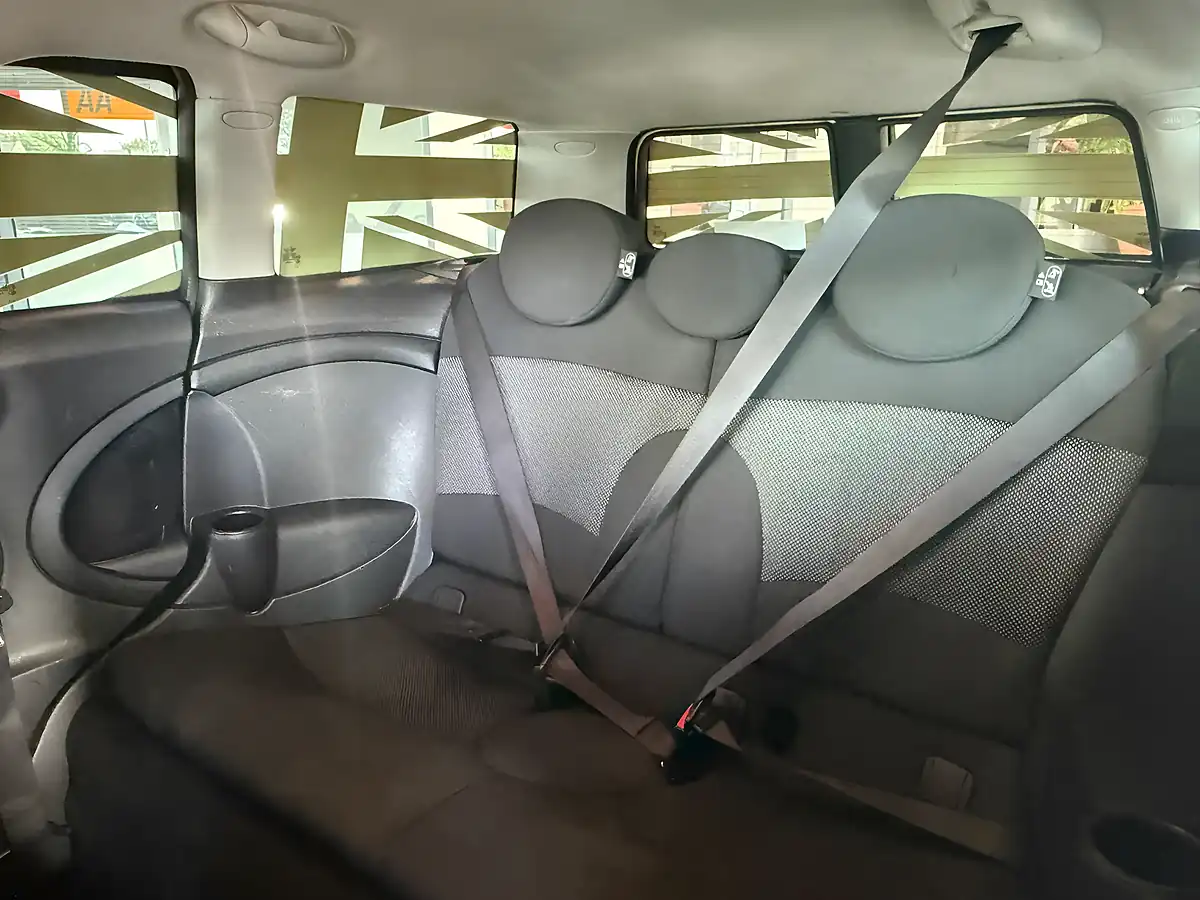 Used 2010 MINI Clubman One White - Interior and Exterior details 16