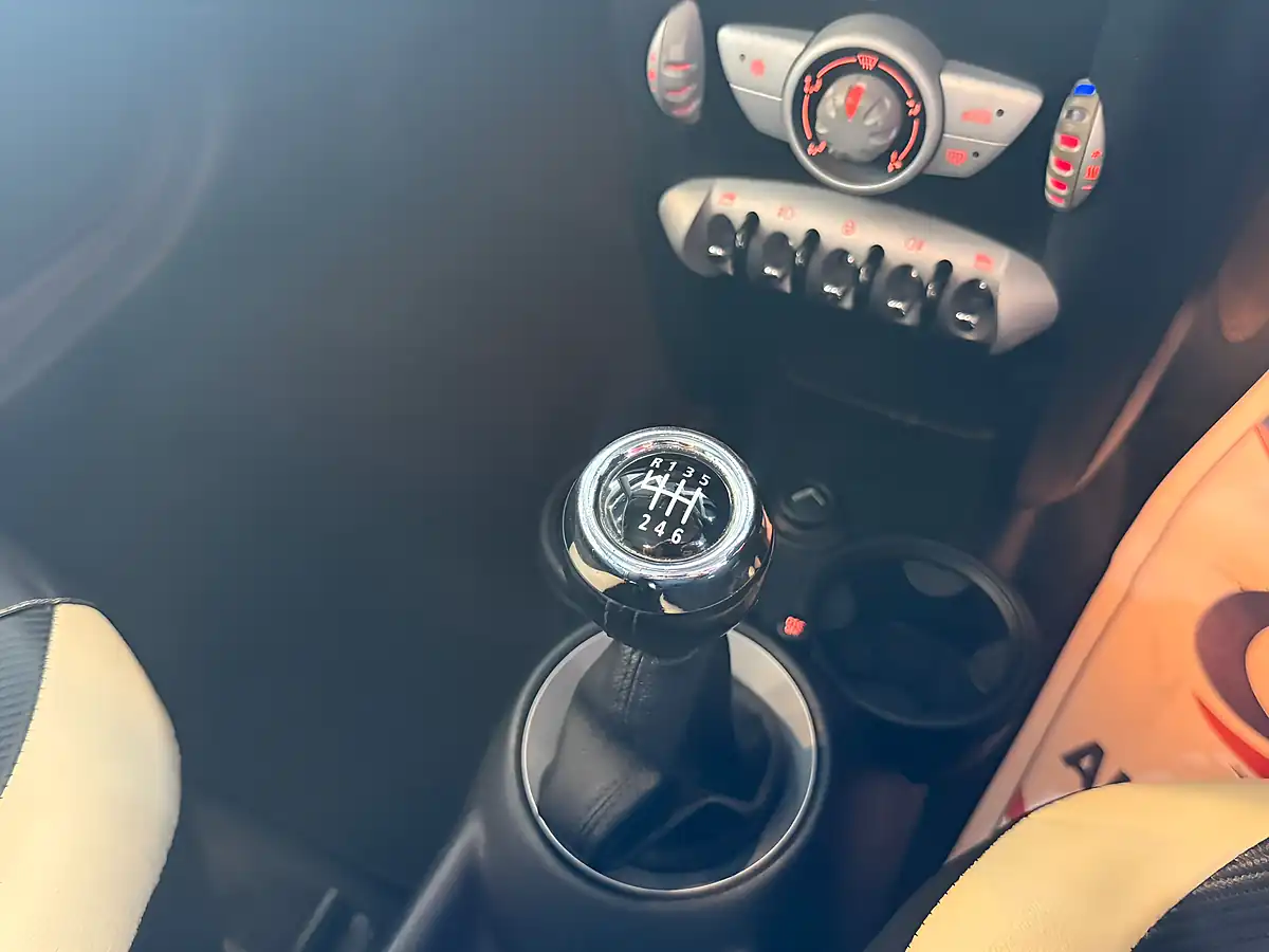 Used 2010 MINI Clubman One White - Interior and Exterior details 19