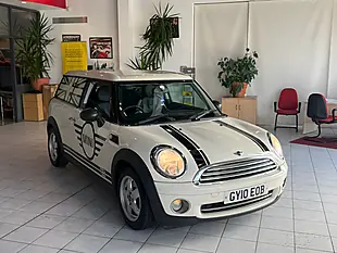 Used 2010 MINI Clubman One White - Interior and Exterior details 2