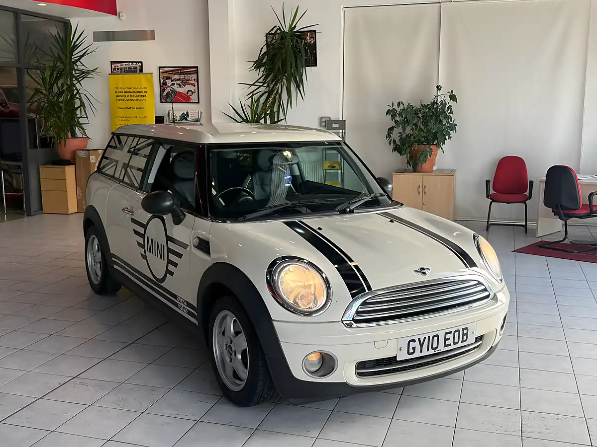 Used 2010 MINI Clubman One White - Interior and Exterior details 2
