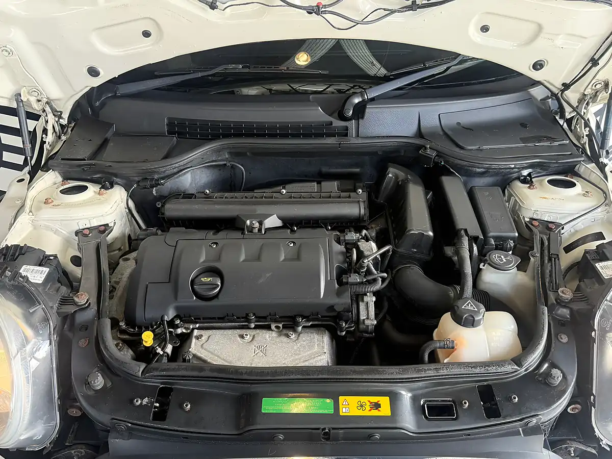 Used 2010 MINI Clubman One White - Interior and Exterior details 20