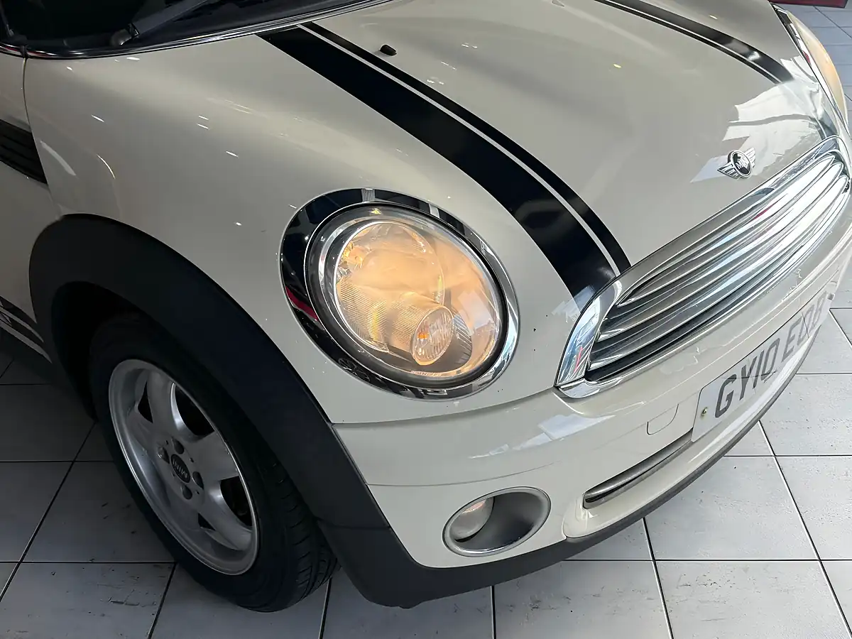 Used 2010 MINI Clubman One White - Interior and Exterior details 3