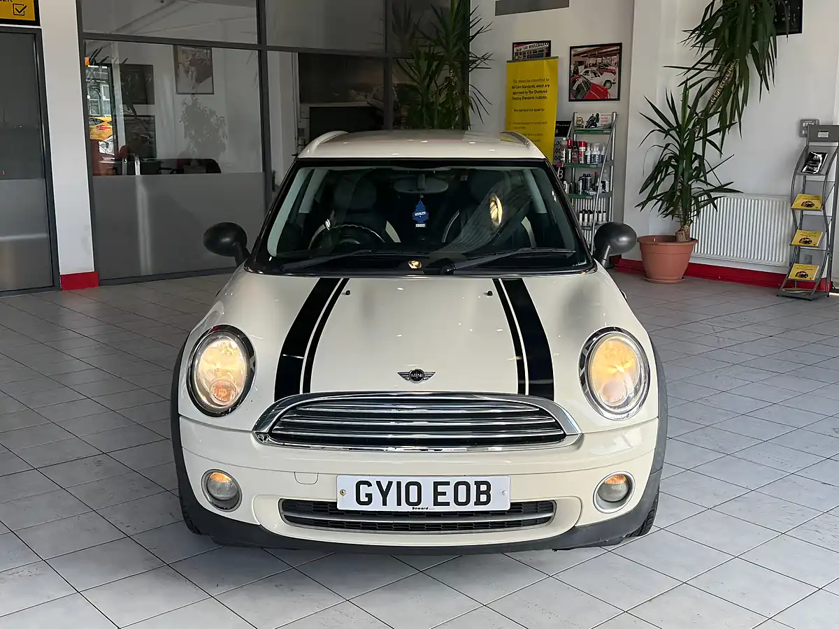 Used 2010 MINI Clubman One White - Interior and Exterior details 4