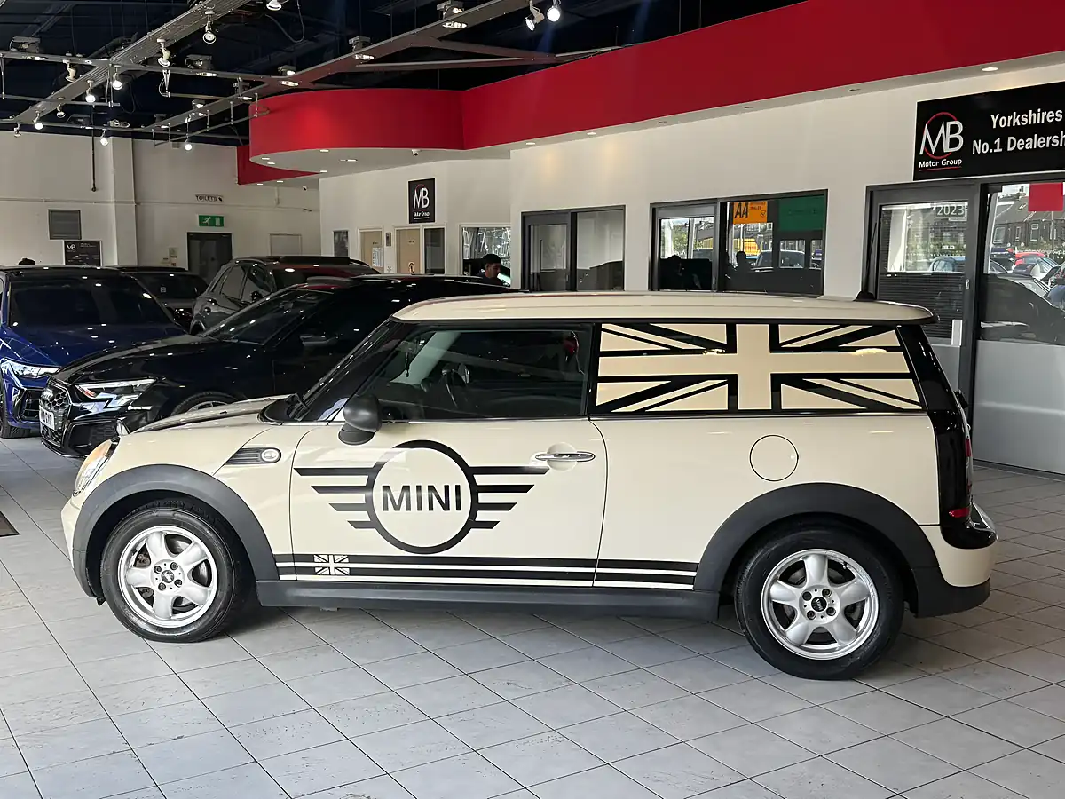 Used 2010 MINI Clubman One White - Interior and Exterior details 6