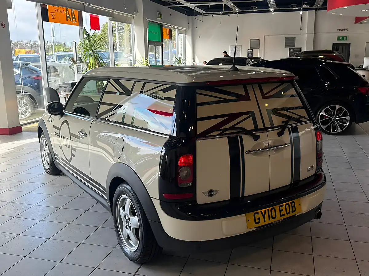 Used 2010 MINI Clubman One White - Interior and Exterior details 7