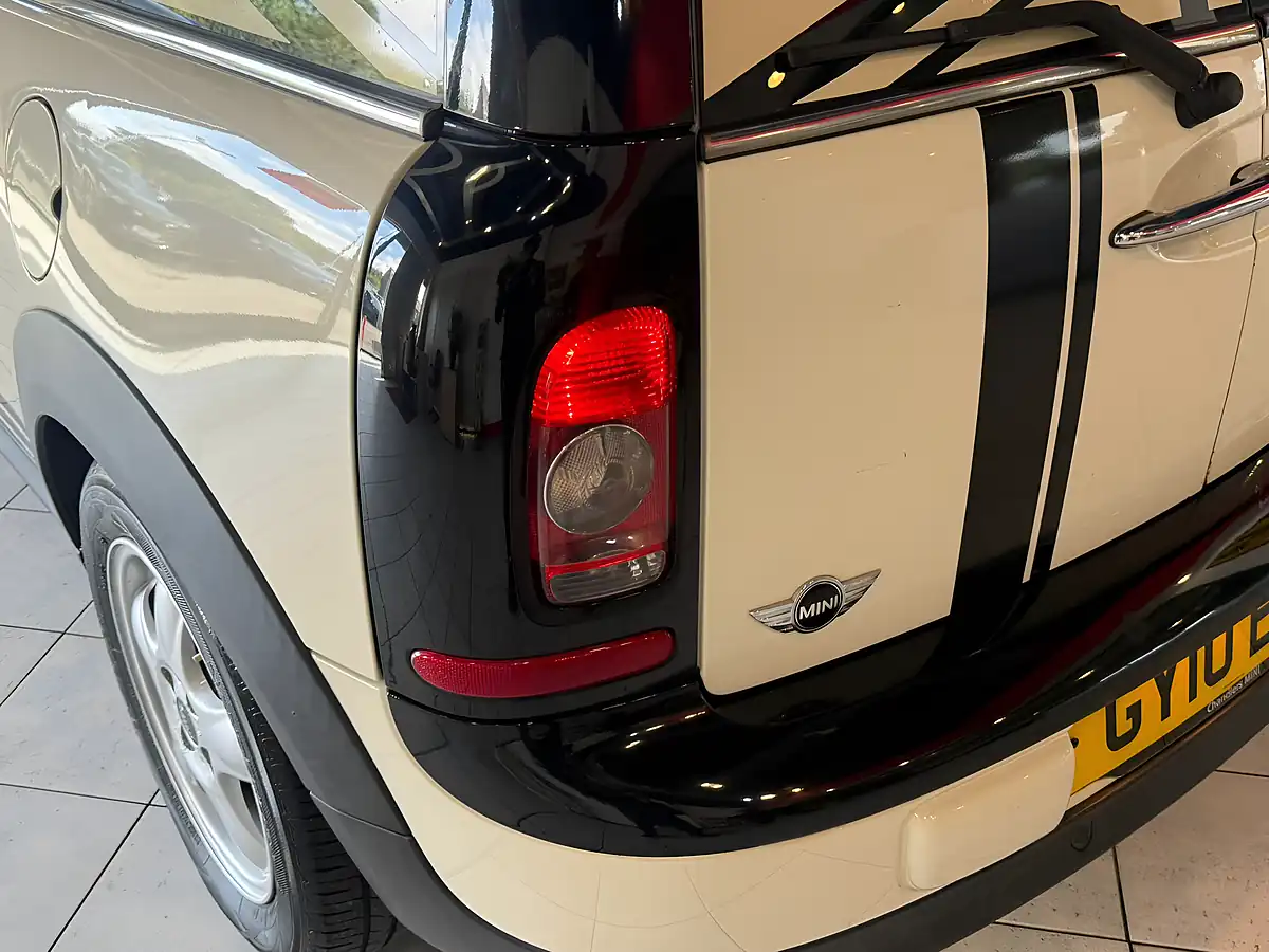 Used 2010 MINI Clubman One White - Interior and Exterior details 8