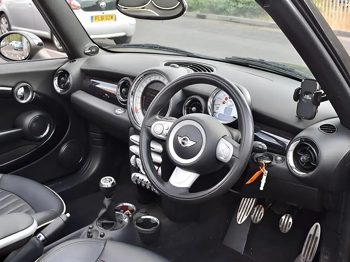 Used 2010 MINI Convertible Cooper S Black - Interior and Exterior details 13