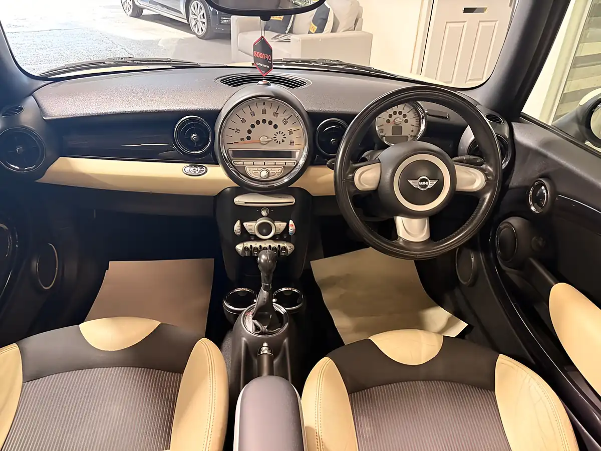Used 2010 MINI Convertible Cooper White - Interior and Exterior details 12