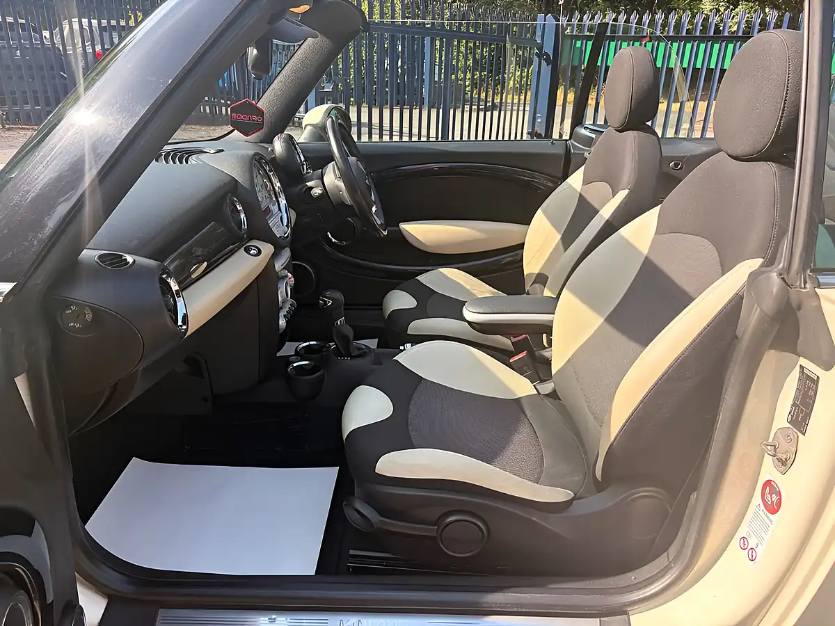 Used 2010 MINI Convertible Cooper White - Interior and Exterior details 14