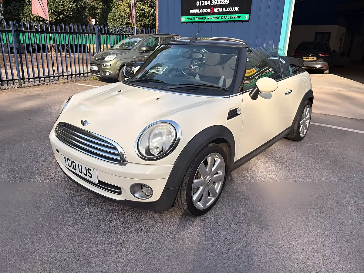 Used 2010 MINI Convertible Cooper White - Interior and Exterior details 3