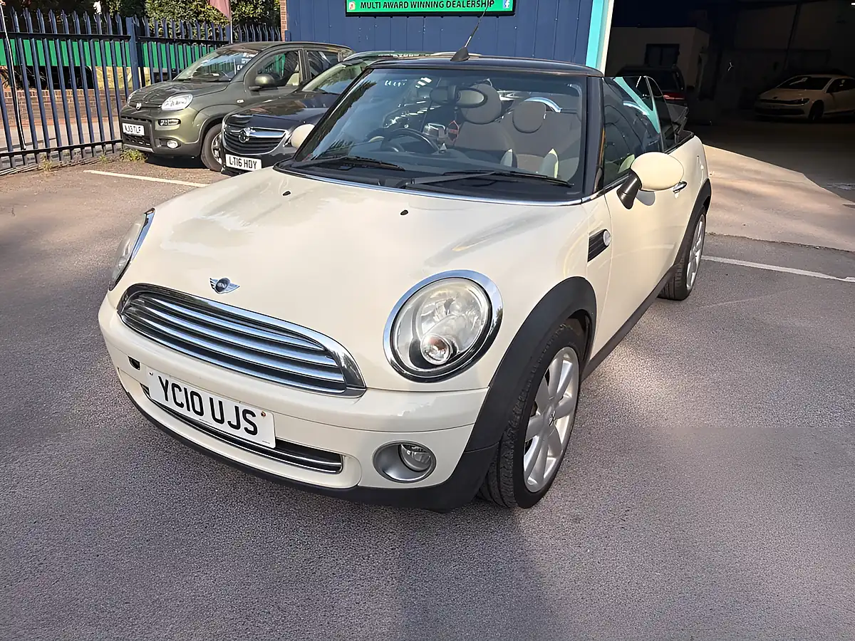 Used 2010 MINI Convertible Cooper White - Interior and Exterior details 4