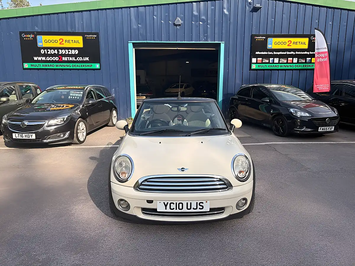 Used 2010 MINI Convertible Cooper White - Interior and Exterior details 5