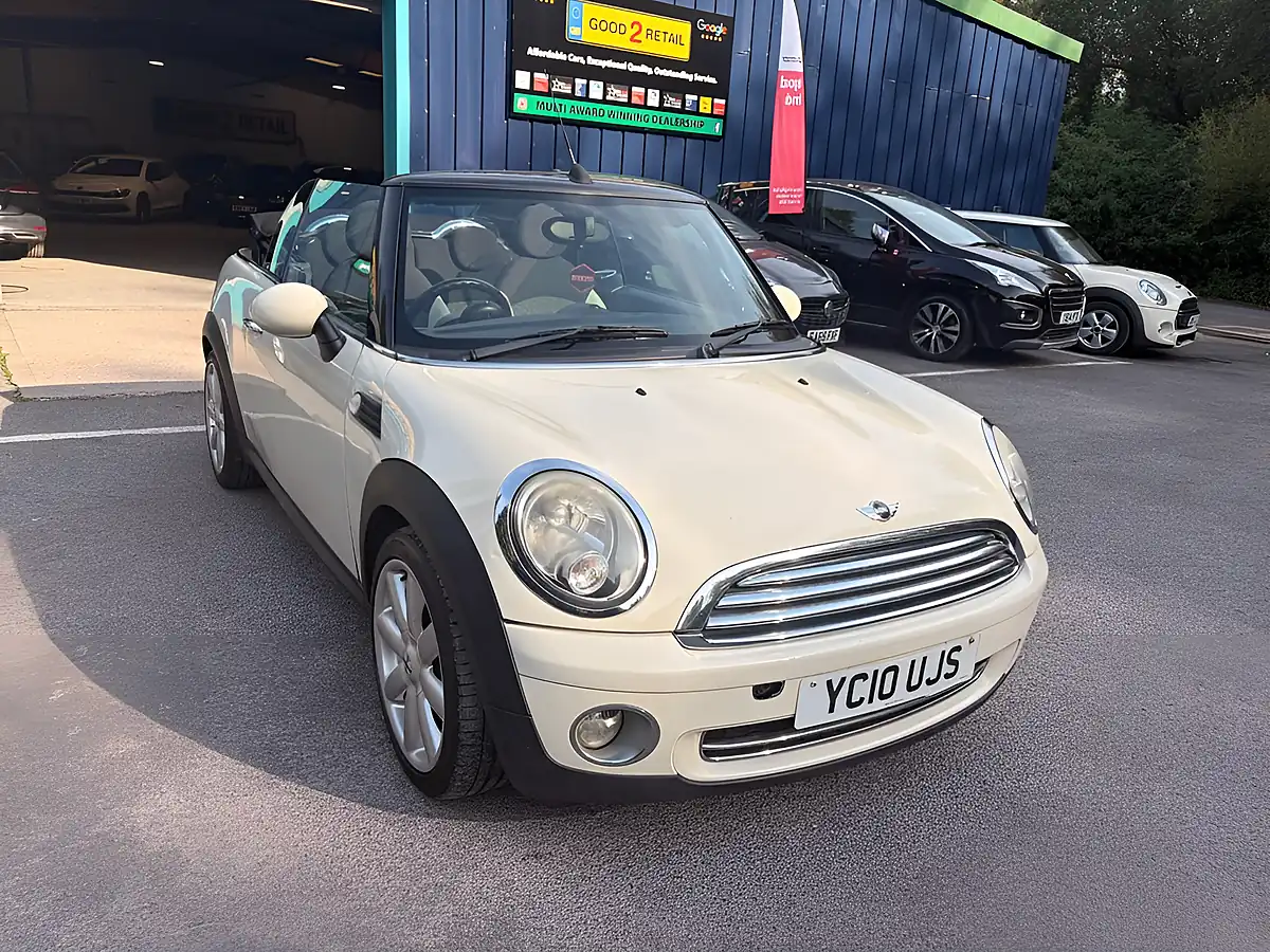 Used 2010 MINI Convertible Cooper White - Interior and Exterior details 7