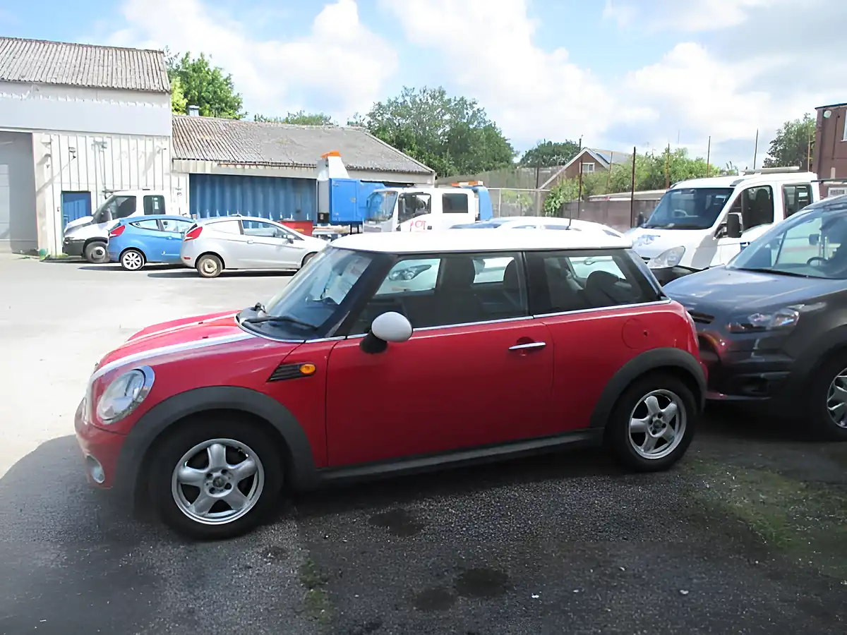 Used 2010 MINI Cooper Red - Interior and Exterior details 5