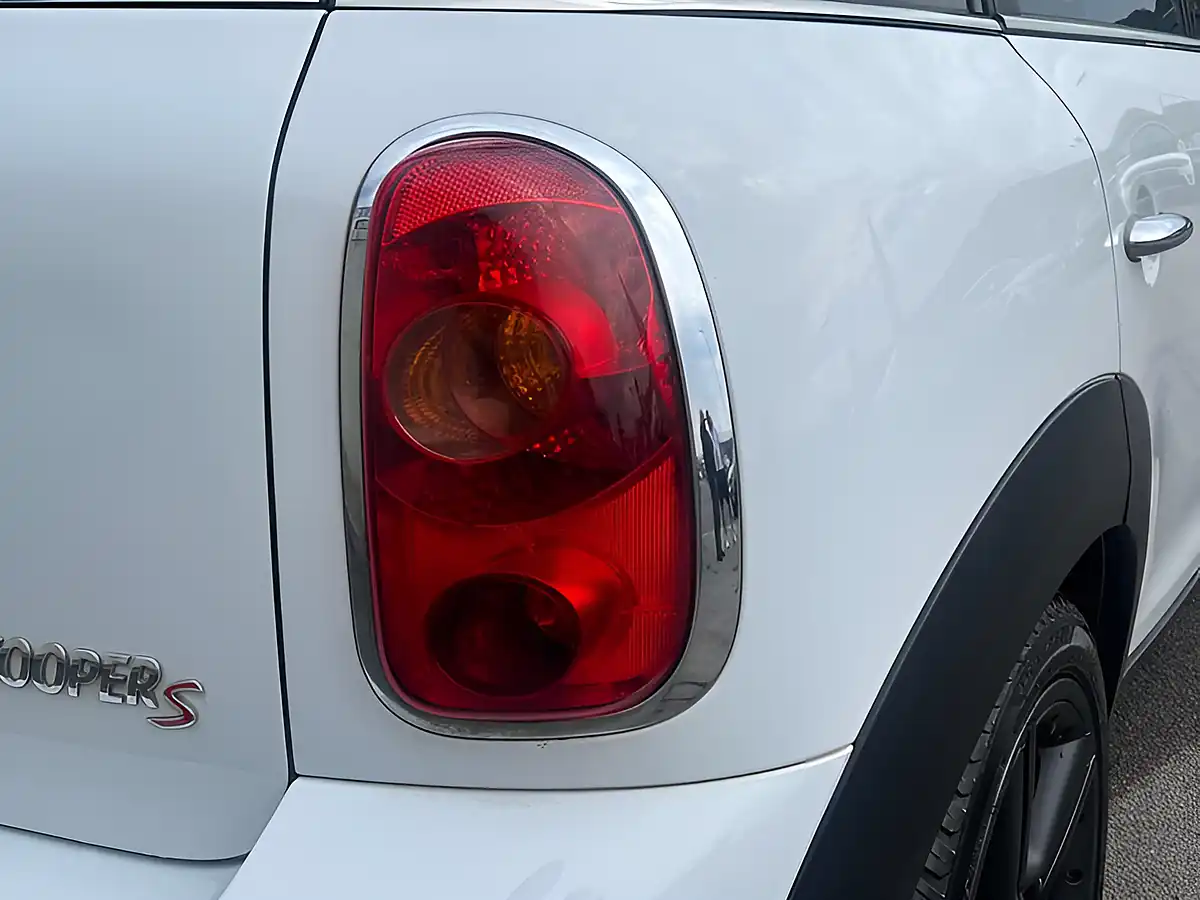 Used 2010 MINI Countryman Cooper S ALL4 Light White - Interior and Exterior details 10
