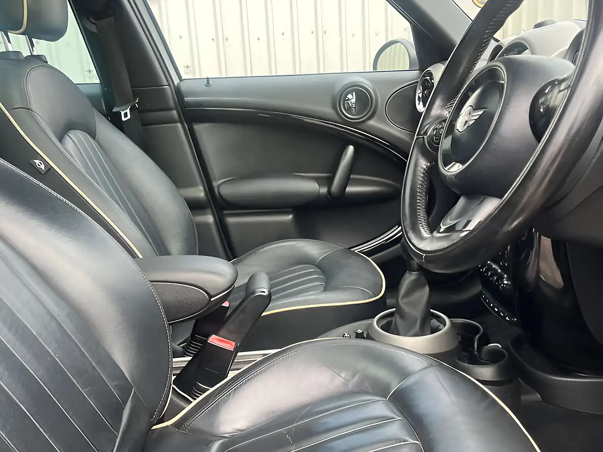 Used 2010 MINI Countryman Cooper S ALL4 Light White - Interior and Exterior details 14