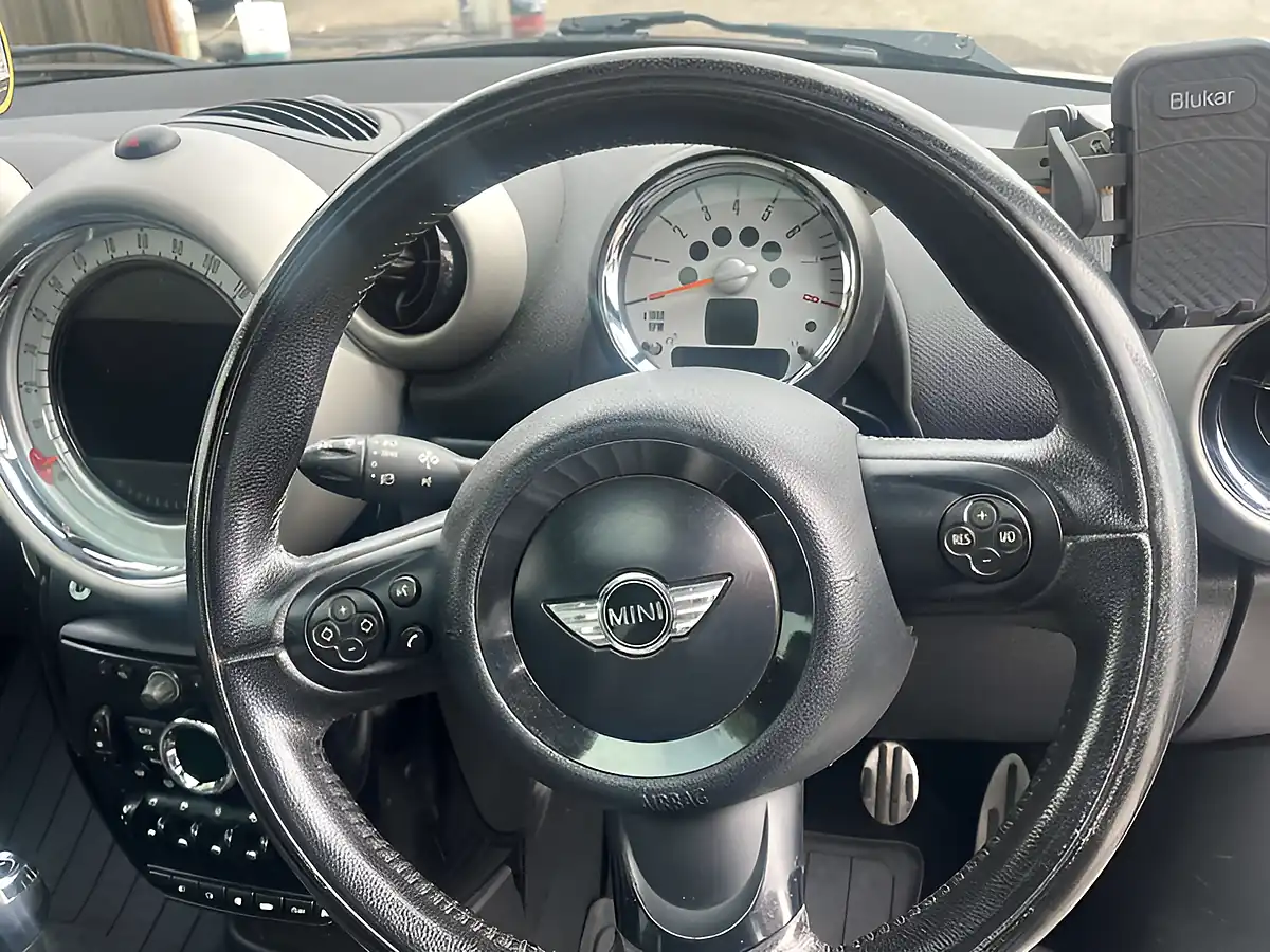 Used 2010 MINI Countryman Cooper S ALL4 Light White - Interior and Exterior details 19