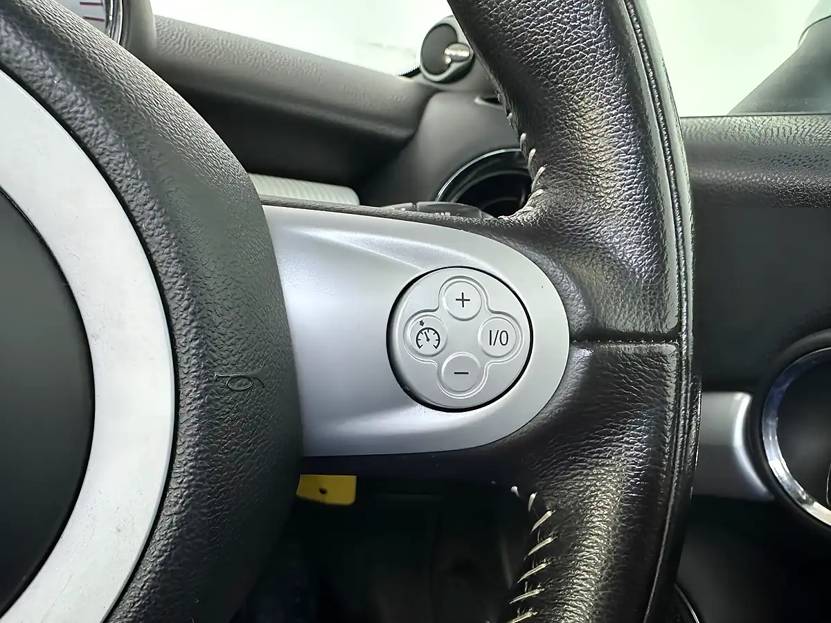 Used 2010 MINI Hatch Cooper Camden White Silver - Interior and Exterior details 10