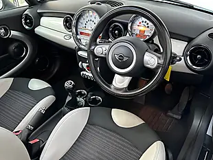 Used 2010 MINI Hatch Cooper Camden White Silver - Interior and Exterior details 3