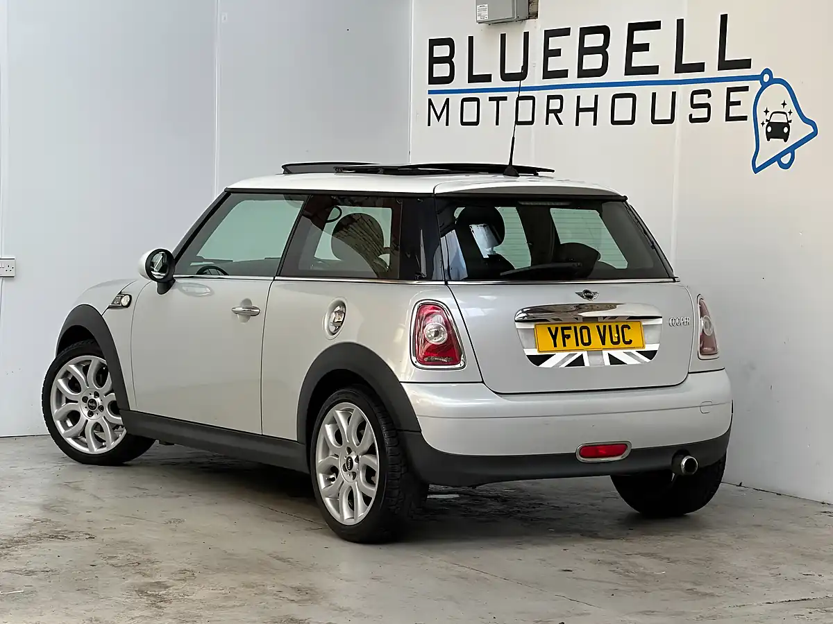 Used 2010 MINI Hatch Cooper Camden White Silver - Interior and Exterior details 4