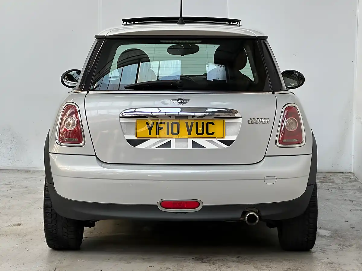 Used 2010 MINI Hatch Cooper Camden White Silver - Interior and Exterior details 5