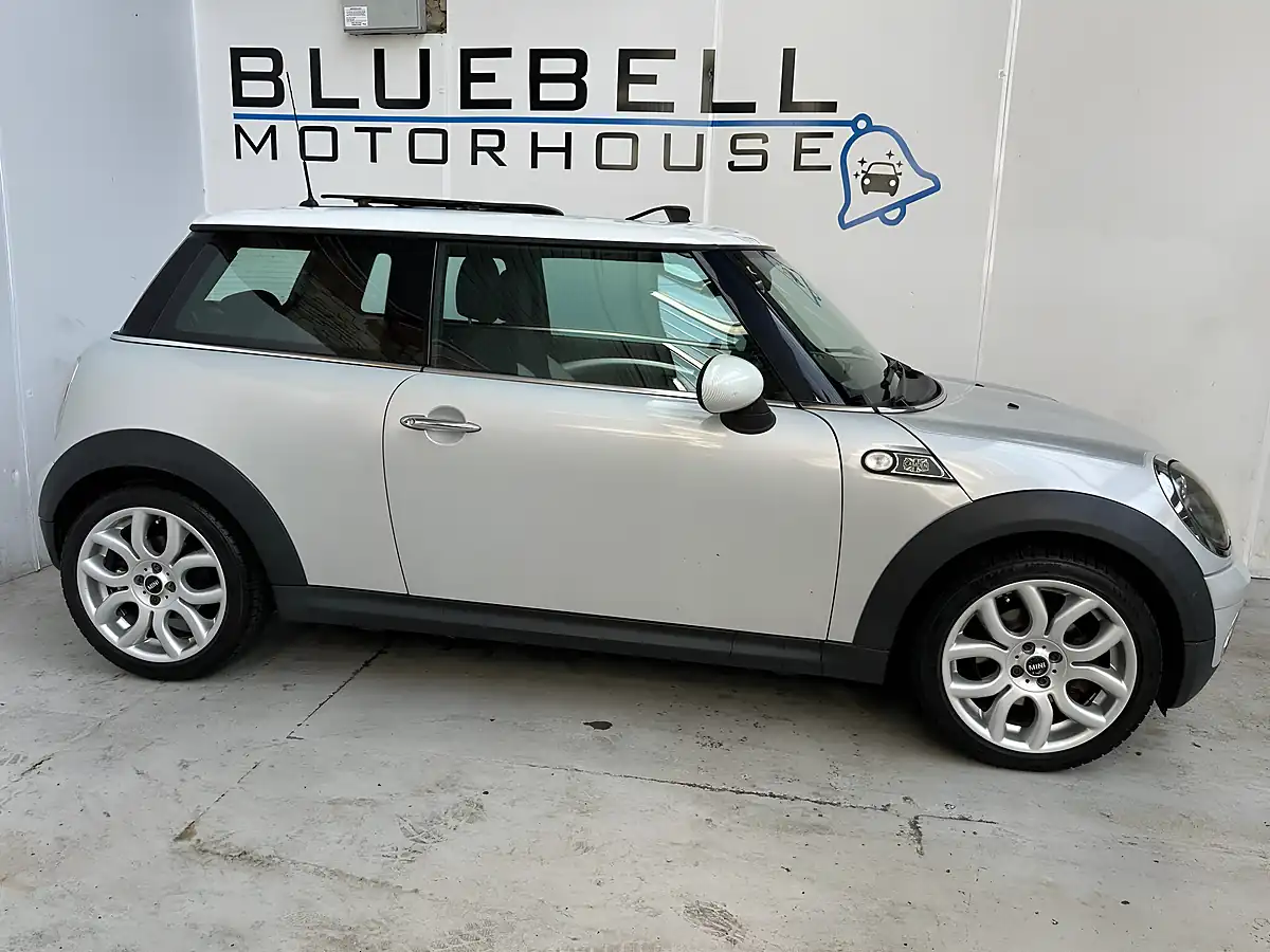 Used 2010 MINI Hatch Cooper Camden White Silver - Interior and Exterior details 7
