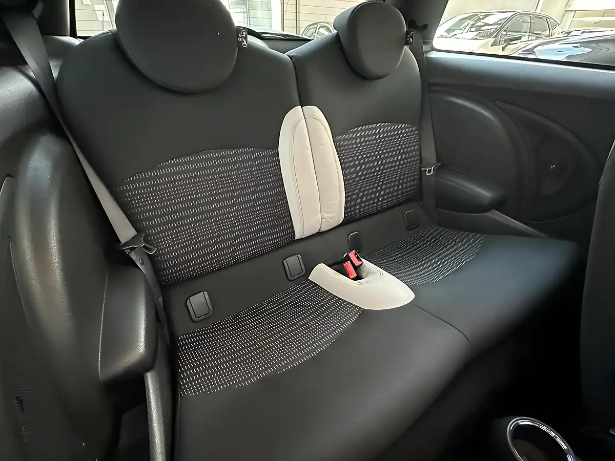 Used 2010 MINI Hatch Cooper Camden White Silver - Interior and Exterior details 8