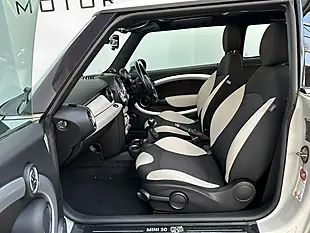 Used 2010 MINI Hatch Cooper Camden White Silver - Interior and Exterior details 9