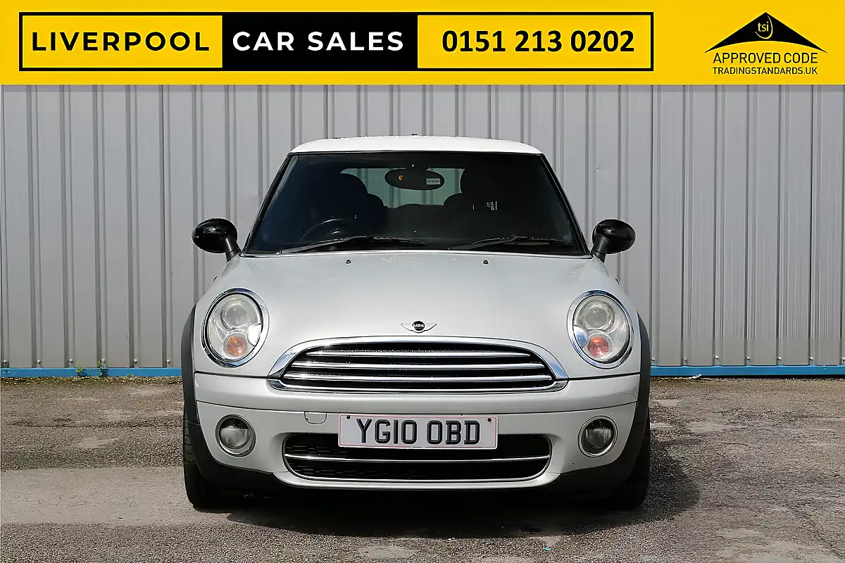 Used 2010 MINI Hatch Cooper Camden White Silver - Interior and Exterior details 3