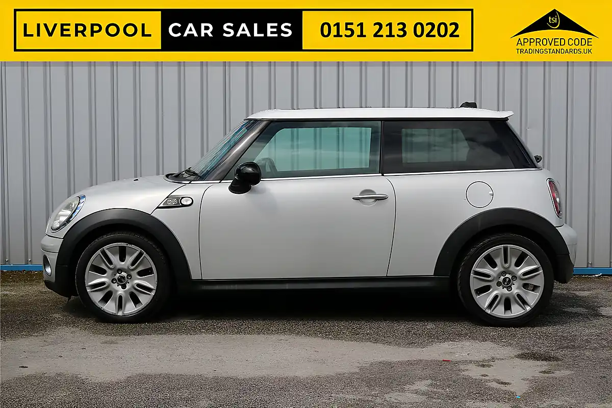 Used 2010 MINI Hatch Cooper Camden White Silver - Interior and Exterior details 6