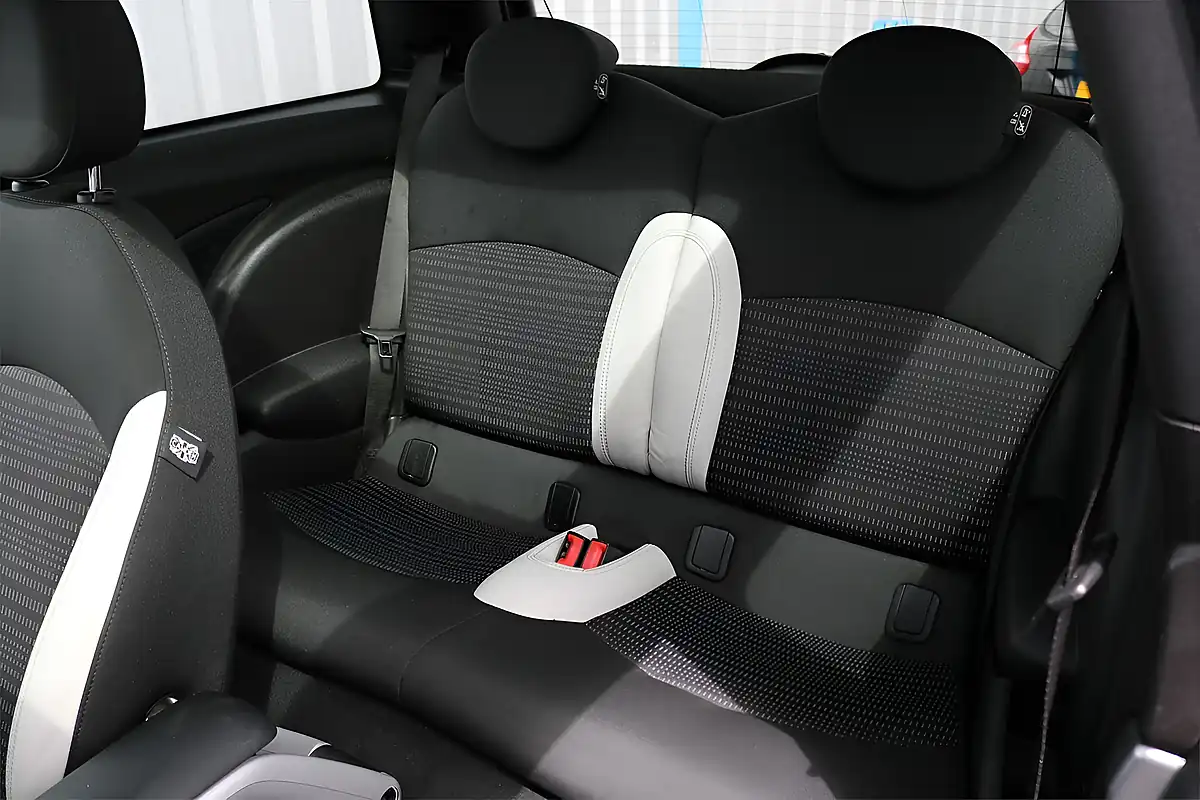Used 2010 MINI Hatch Cooper Camden White Silver - Interior and Exterior details 8