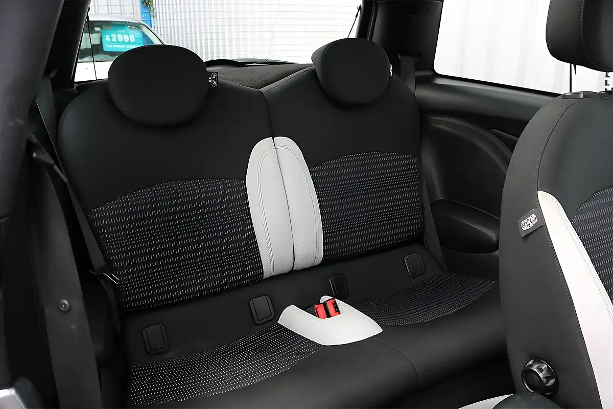 Used 2010 MINI Hatch Cooper Camden White Silver - Interior and Exterior details 9
