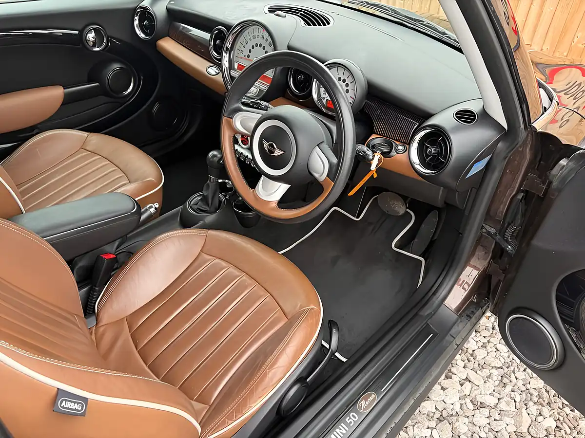 Used 2010 MINI Hatch Cooper Mayfair 50th Edition Brown - Interior and Exterior details 11