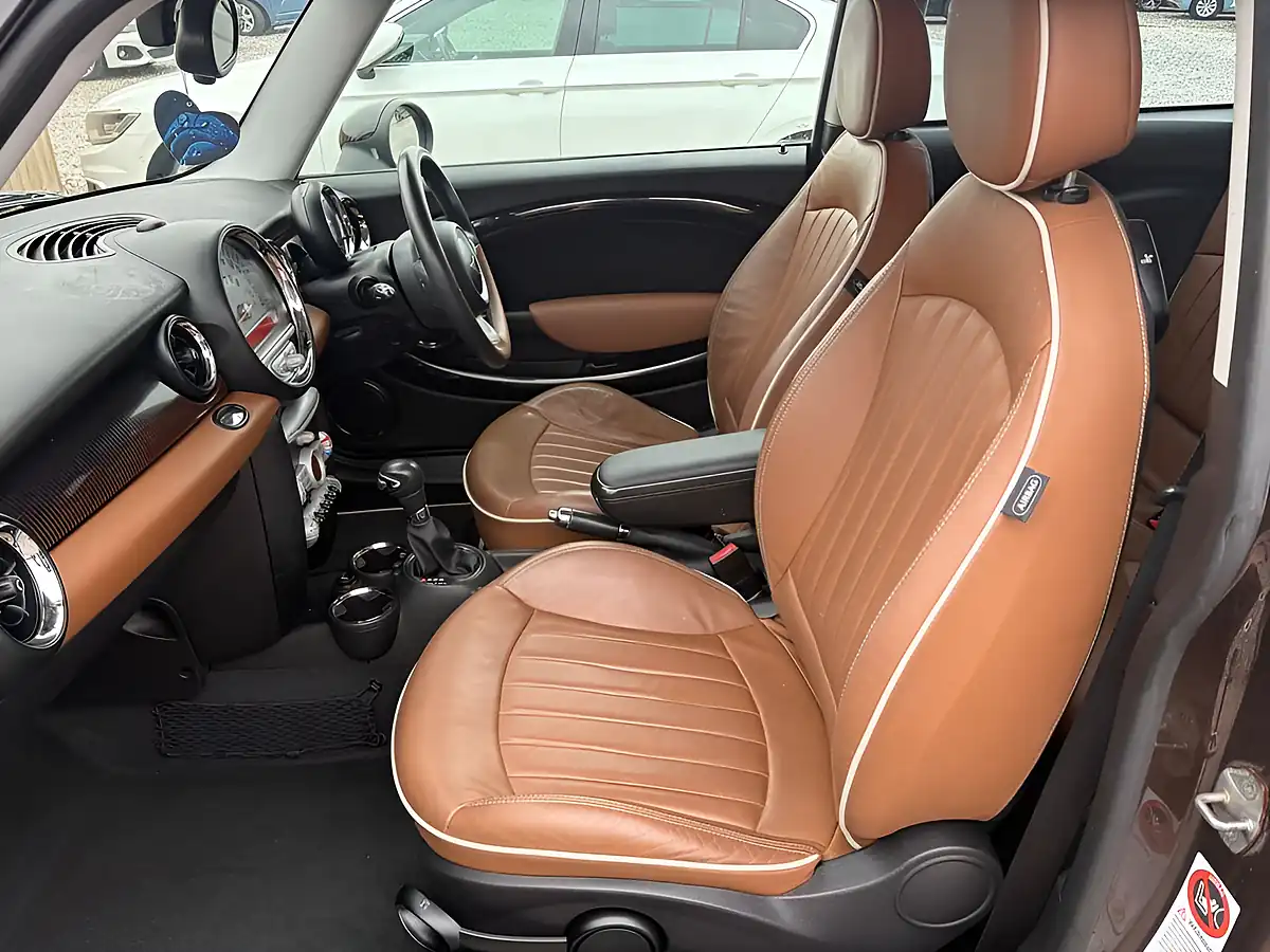 Used 2010 MINI Hatch Cooper Mayfair 50th Edition Brown - Interior and Exterior details 14