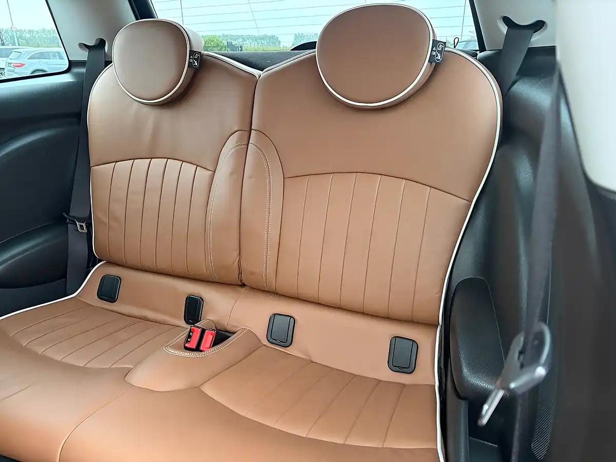 Used 2010 MINI Hatch Cooper Mayfair 50th Edition Brown - Interior and Exterior details 15