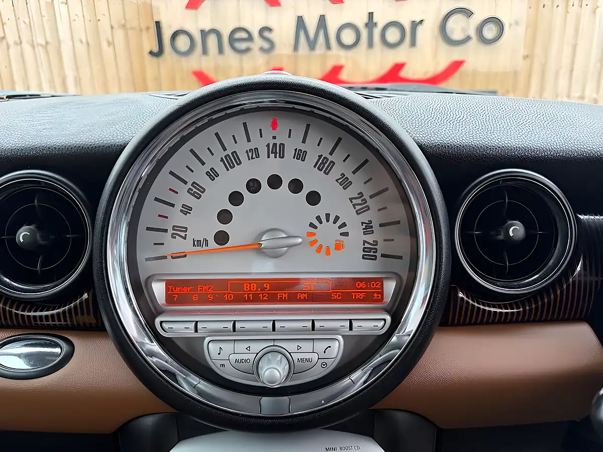 Used 2010 MINI Hatch Cooper Mayfair 50th Edition Brown - Interior and Exterior details 17