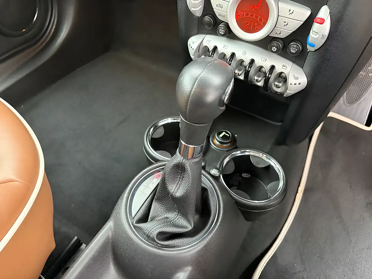 Used 2010 MINI Hatch Cooper Mayfair 50th Edition Brown - Interior and Exterior details 19