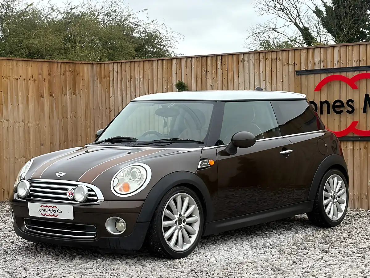 Used 2010 MINI Hatch Cooper Mayfair 50th Edition Brown - Interior and Exterior details 3