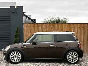 Used 2010 MINI Hatch Cooper Mayfair 50th Edition Brown - Interior and Exterior details 4