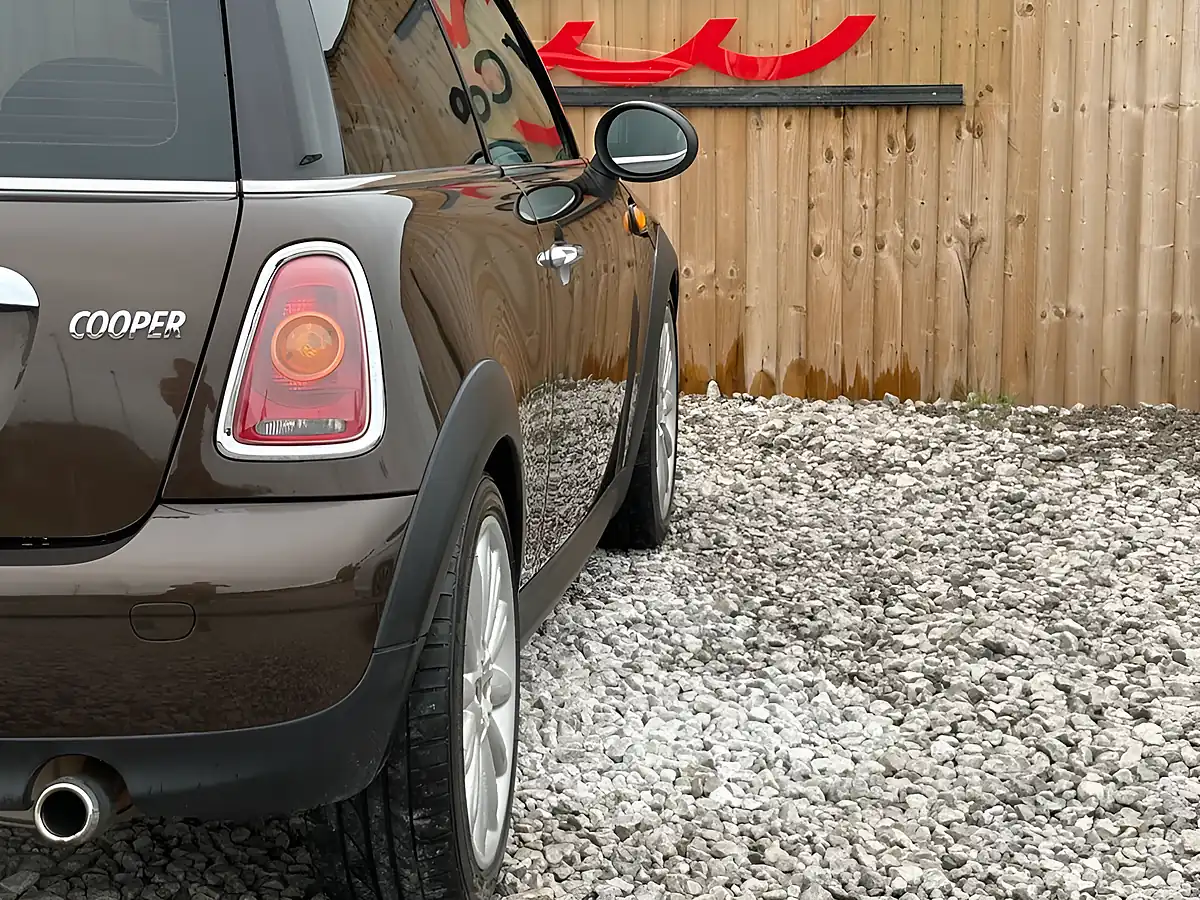 Used 2010 MINI Hatch Cooper Mayfair 50th Edition Brown - Interior and Exterior details 9