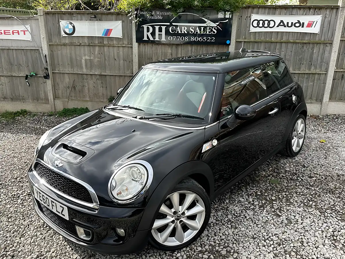 Used 2010 MINI Hatch Cooper S Black - Interior and Exterior details 13