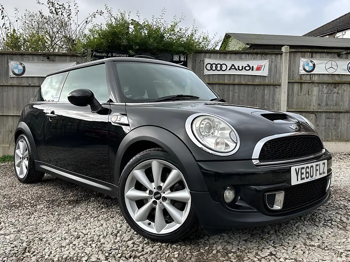 Used 2010 MINI Hatch Cooper S Black - Interior and Exterior details 14