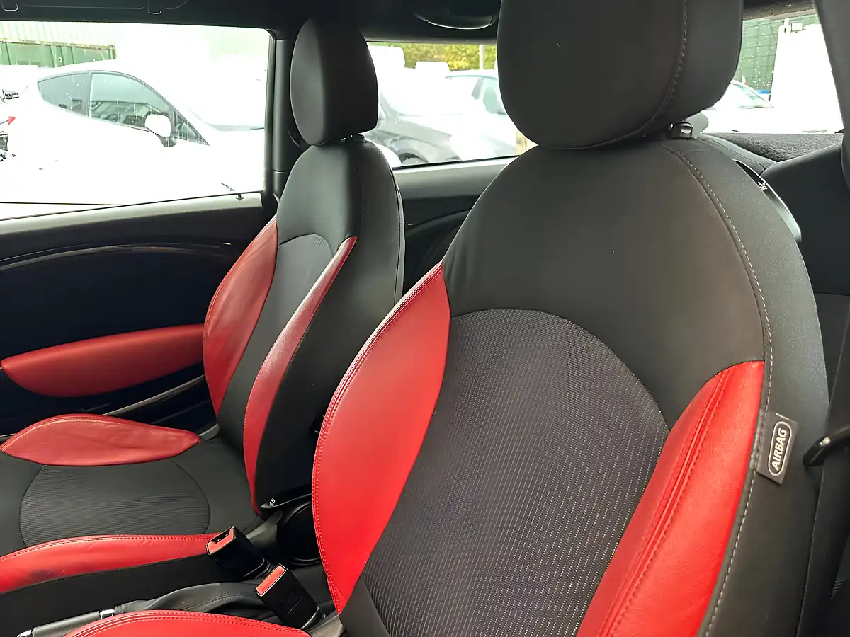 Used 2010 MINI Hatch Cooper S Black - Interior and Exterior details 15