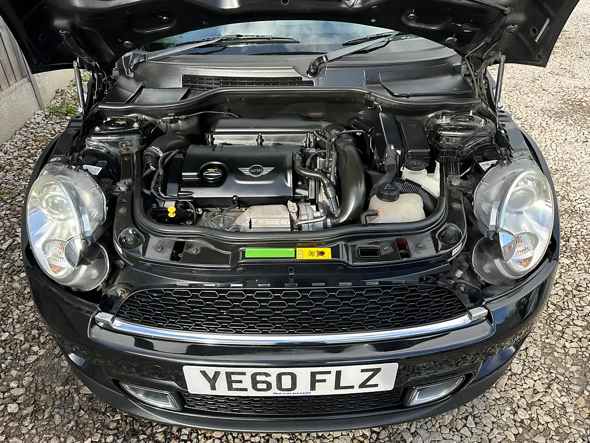 Used 2010 MINI Hatch Cooper S Black - Interior and Exterior details 19