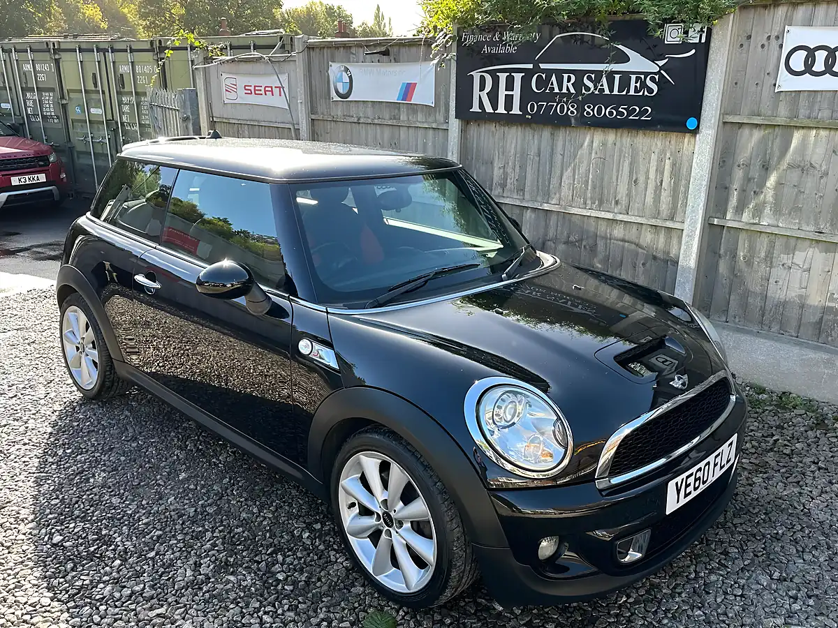 Used 2010 MINI Hatch Cooper S Black - Interior and Exterior details 2