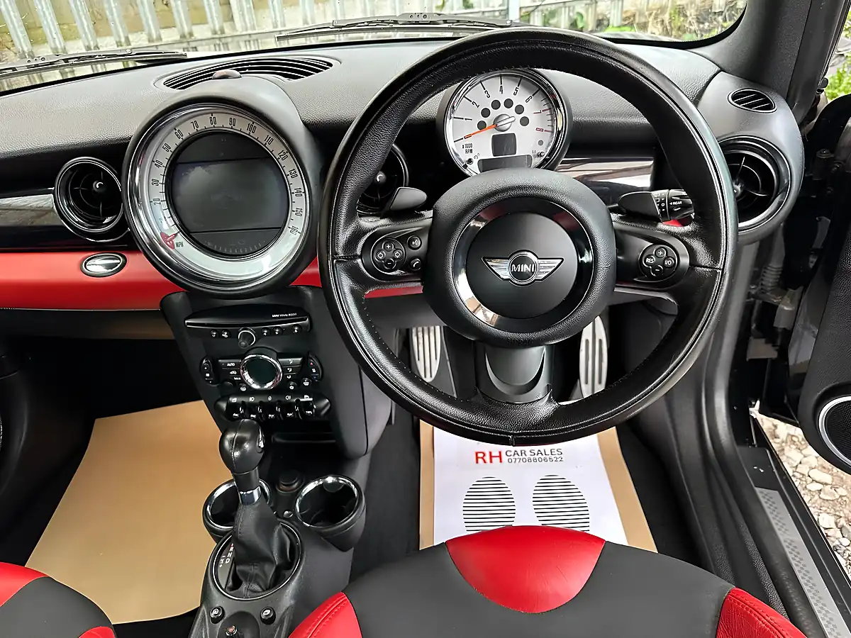 Used 2010 MINI Hatch Cooper S Black - Interior and Exterior details 4